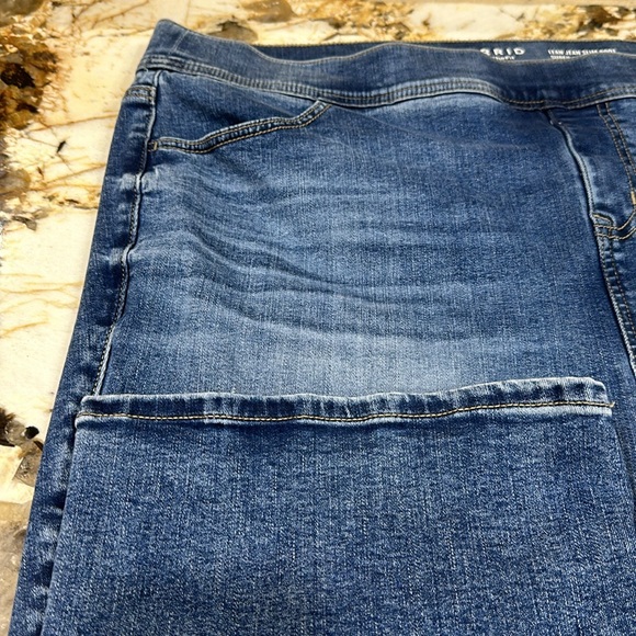 Torrid Med Wash Distressed Lean Jean Slim Boot Jeans - Picture 8 of 8